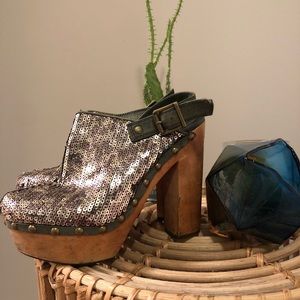 Rare Steve Madden Free Bird Sequin Mules, size 8